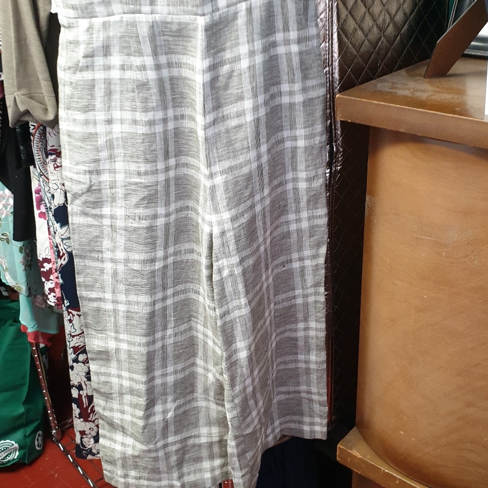 Cute capri jumpsuit - Picture 2 of 3